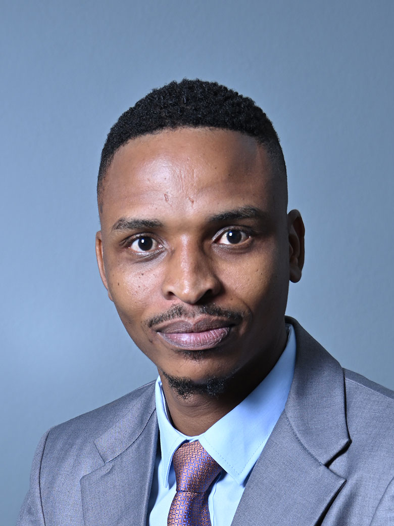 Dr TC Kujoana